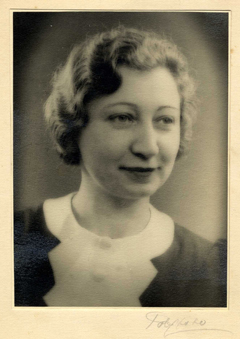 Porträt von Miep Gies Mitte der dreißiger Jahre