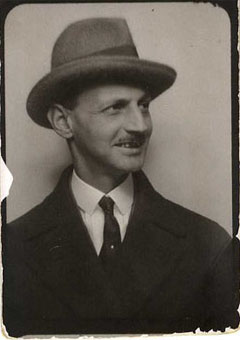 Passport photo Otto Frank, around 1933.