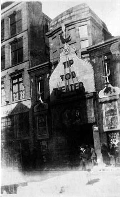 Bioscoop Tip Top aan de Jodenbreestraat, ca. 1935