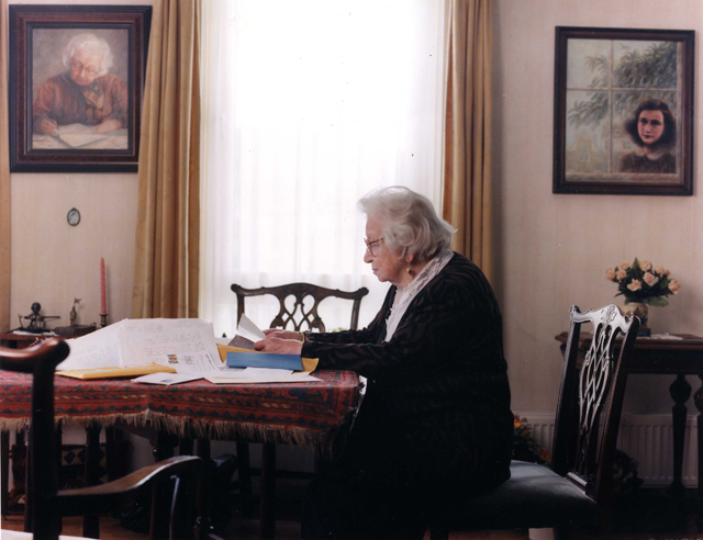 Miep Gies reading the incoming letters, June 2001. Photo: Bettina Flitner.